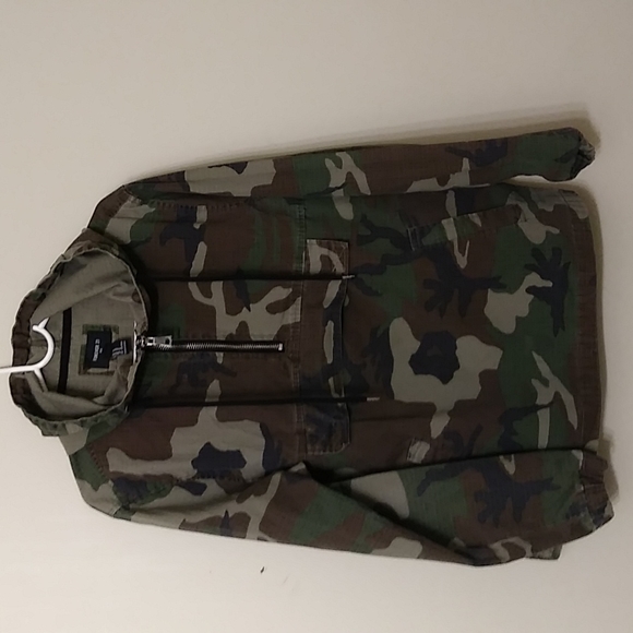Forever 21 men's pullover camo hoodie - Picture 1 of 3